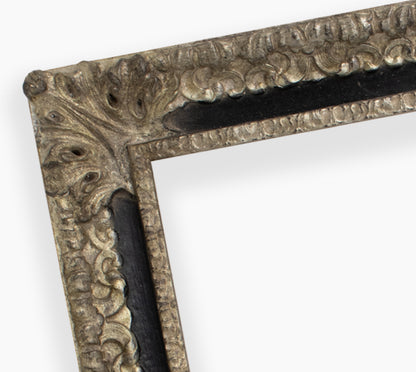 COR.4480.602 marco de madera con ranura negra pan de plata